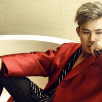 Mỹ nam LOY khoe vẻ điển trai cực chất với tóc màu xám khói