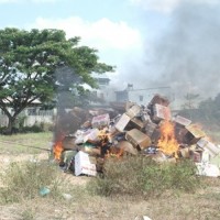 Vĩnh Long: Tiêu hủy hàng chục ngàn gói thuốc lá nhập lậu và hàng hoá kém chất lượng