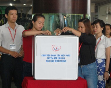 Nhân viên Tân Hiệp Phát tổ chức quyên góp ủng hộ ngư dân miền Trung