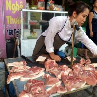 Trung Quốc gom mua mạnh, thịt lợn lên cơn sốt