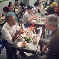 Những hình ảnh giản dị của Tổng thống Obama tại Hà Nội