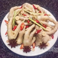 Chuẩn bị chân gà muối sả ớt giòn ngon đãi cả nhà dịp cuối tuần