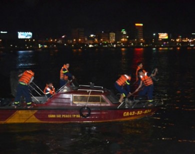 Đà Nẵng: Chìm tàu chở khách du lịch trên sông Hàn, nhiều người mất tích
