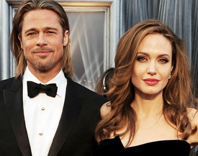 Rò rỉ ảnh Angelina Jolie - Brad Pitt đi mua trang sức ở Hà Nội