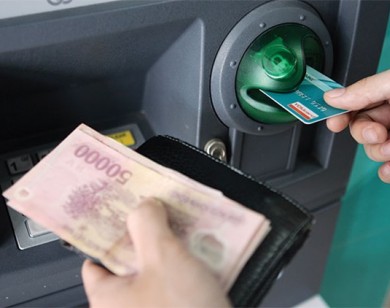 Nâng hạn mức một lần rút tiền tại các máy ATM