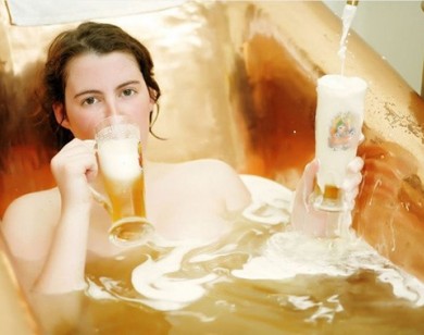 Phương pháp tắm trắng bằng bia giúp da trắng mịn màng