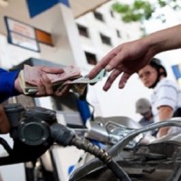 Giá xăng Việt đắt đỏ hơn thế giới