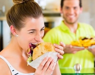 9 thói quen ăn uống cần phải từ bỏ để có thân hình đẹp