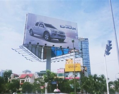 Hà Nội: Tháo dỡ biển quảng cáo vi phạm cũng đau đầu