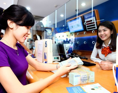 Nhân viên ngân hàng: Nghỉ việc hay làm sai theo sếp?