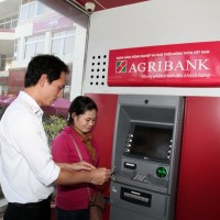 Loạn ATM, loạn phí ngân hàng