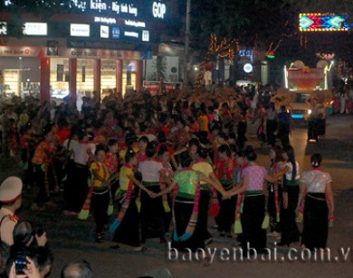 'Lung linh sắc màu Tây Bắc' mở màn Tuần Văn hóa Du lịch Mường Lò 2016