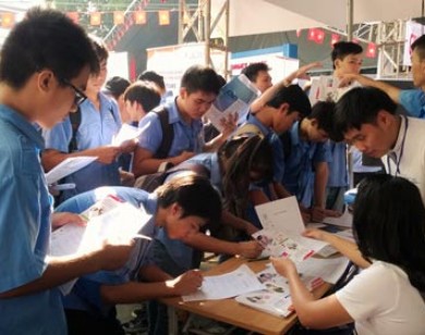 Hơn 10.000 ứng viên tham gia ngày hội việc làm