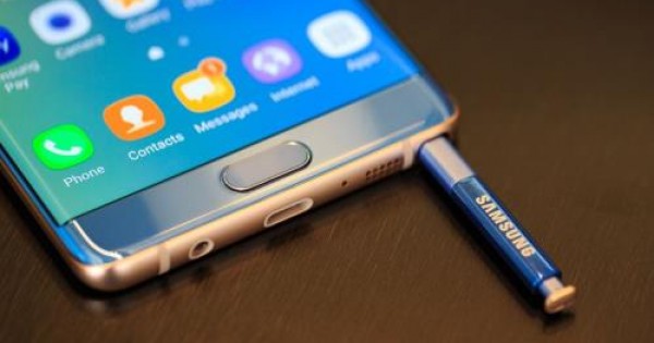 Máy bay đang bay, Galaxy Note 7 bốc cháy