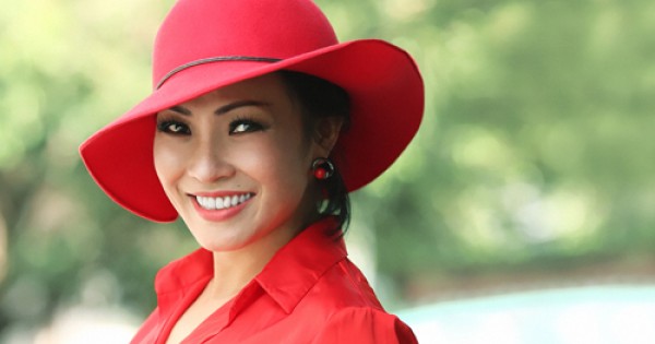 Phương Thanh hát ví giặm trên quê hương Bác