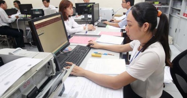 2/3 cán bộ công chức không làm việc thì làm sao phát triển được?