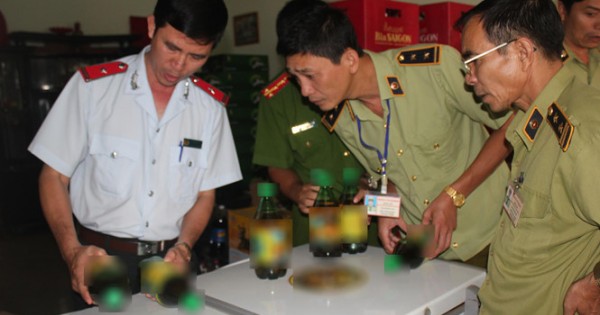 Bia 'có mùi dầu hỏa', nghi bị làm giả