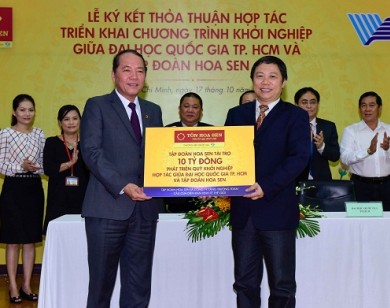 Tập đoàn Hoa Sen trao tặng 10,5 tỷ đồng cho quỹ khởi nghiệp ĐHQG-HCM