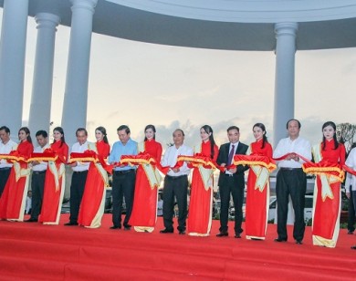 Thủ tướng Nguyễn Xuân Phúc thăm dự án Thành phố năm sao 