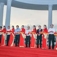 Thủ tướng Nguyễn Xuân Phúc thăm dự án Thành phố năm sao 