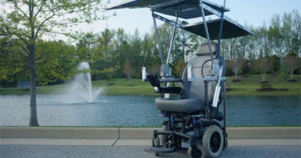 Ghế xe lăn thông minh - người tàn tật có 'chỗ dựa' vững chắc