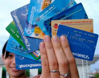 Tình trạng mở tài khoản thẻ ATM tràn lan do áp lực về chỉ tiêu doanh số