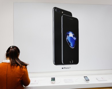 Giá iPhone 7 chính hãng - xách tay chênh 3 triệu đồng