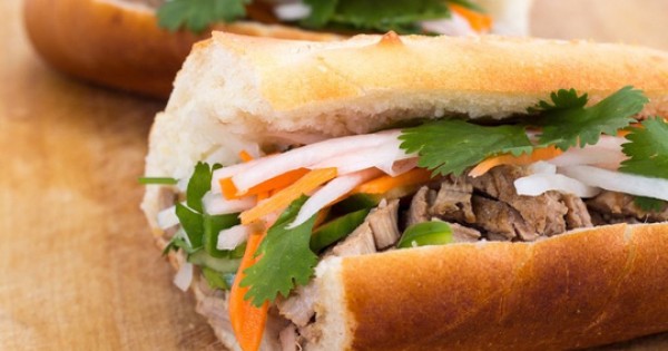 Bánh mì Sài Gòn đứng đầu top 10 món ăn đường phố được yêu thích