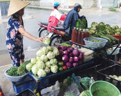 Người Sài Gòn bị móc túi vì...rau xanh bị 'làm giá'