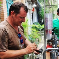 Ông chủ Pháp bán cà phê Việt 15.000 đồng một ly ở Sài Gòn