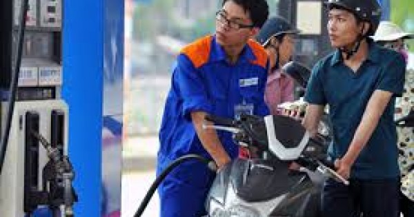 Xăng giảm 521 đồng/lít từ 15 giờ ngày 19/11