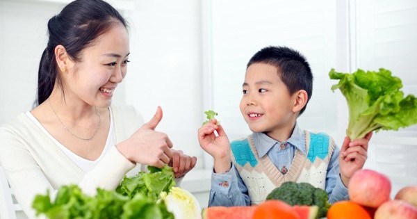 Hỡi các bậc phụ huynh, hãy ngừng ngay việc bình luận về cân nặng của con trước khi quá muộn