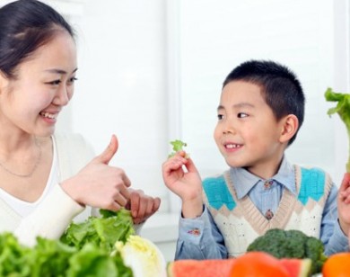 Hỡi các bậc phụ huynh, hãy ngừng ngay việc bình luận về cân nặng của con trước khi quá muộn