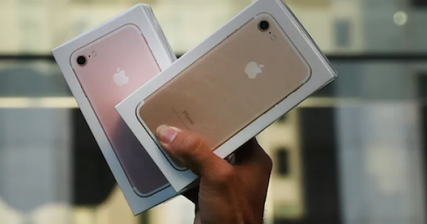 Apple cố tình 'bóp băng thông' trên iPhone 7