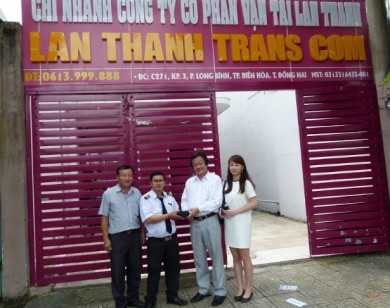 Tài xế taxi Lan Thanh trả lại máy chụp hình cho khách