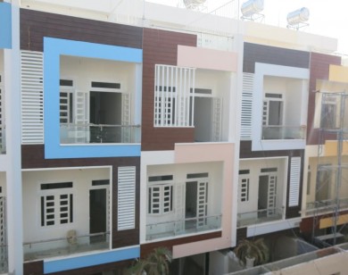 Bán dãy phố 2 tầng kiểu dáng Phú Mỹ Hưng ngay chợ Hưng Long