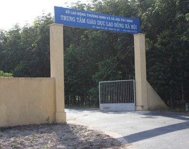 Tây Ninh: 68 học viên tấn công cán bộ, trốn trại cai nghiện