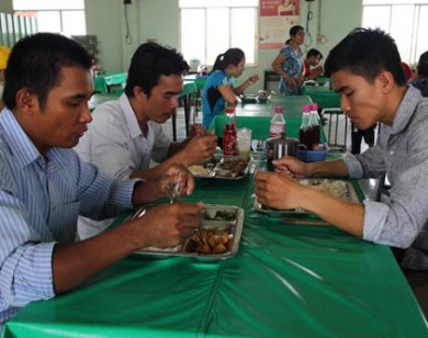 Khẩu phần ăn của công nhân tại các khu chế xuất - khu công nghiệp chỉ đáp ứng 89,7% nhu cầu dinh dưỡng