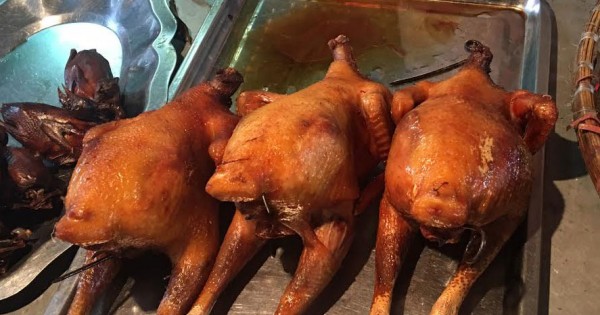 Sự thật gà không đầu, không chân giá rẻ bán đầy đường Hà Nội