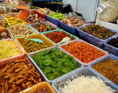 TP. Hồ Chí Minh: Phát hiện 9 tấn bánh kẹo quá hạn sử dụng chuẩn bị tung ra thị trường vào dịp Tết