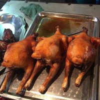 Sự thật gà không đầu, không chân giá rẻ bán đầy đường Hà Nội