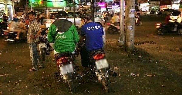 Ở Việt Nam, đi Uber rẻ hơn Grab