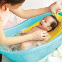 Mách mẹ cách chăm bé yêu 3 tháng đầu đời