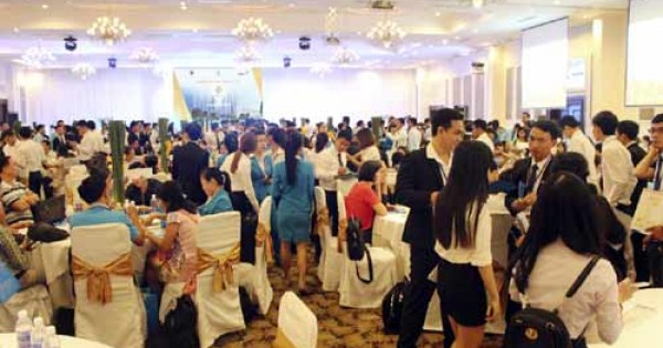 Prosper Plaza thu hút gần 700 khách hàng ngày công bố