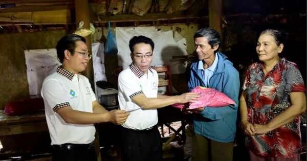 Tập đoàn Hoa Sen hỗ trợ 2 tỷ đồng hỗ trợ an sinh xã hội cho người dân vùng lũ Bình Định