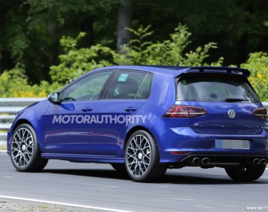 Volkswagen Golf R 2017 chốt giá bán từ 40.675 Euro