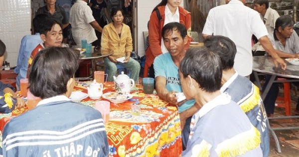 Đau lòng: Đi hái rau cùng mẹ, hai anh em bị sét đánh thương tâm