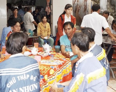 Đau lòng: Đi hái rau cùng mẹ, hai anh em bị sét đánh thương tâm