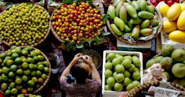 Giá hàng Tết từ chuyện quả trứng chịu 14 loại phí, quả chanh 'đội giá' 100 lần