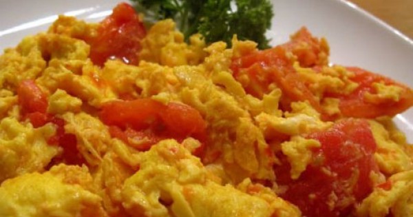 Trứng nấu cà chua - món ăn tốt hơn ngàn lần dùng thuốc bổ
